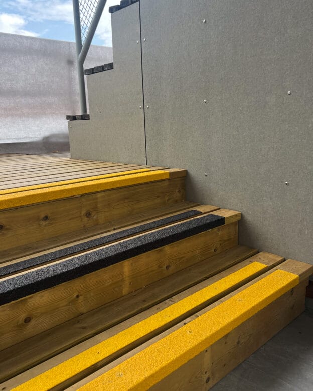 Porrrasnokalista MIMER - Liukumaton lasikuituportaiden reunus - Liukastumisen esto portaisiin - 1m ja 2.4m