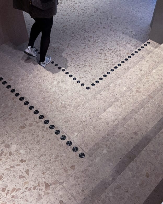 Kontrastimerkintä SVARTBÄCKEN - Musta PVD - Sääntö, 50 mm