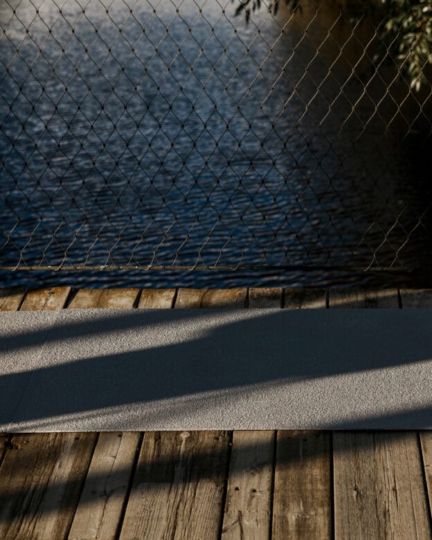 FRIGG liukastumisen estävä levy - lasikuitulevy, jossa on liukastumaton pinta.