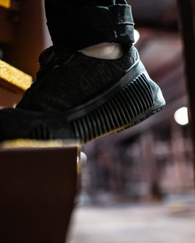 Turvakenkä TIGER GRIP - Total Protect - Suljettu päälliskenkä, jossa on teräksinen kärjyssuojus