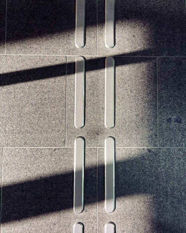 Taktiiliset opasteet FÅLHAGEN - Ruostumaton teräs - Taktiiliset opastereitit ja pysäytysmerkit