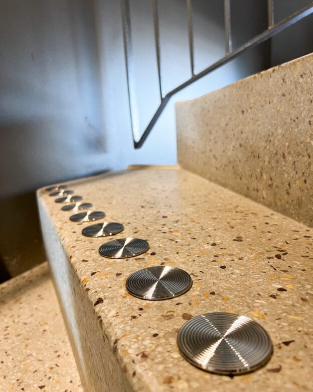 Kontrastimerkintä FÅLHAGEN - Ruostumaton teräs - Sääntö 50 mm