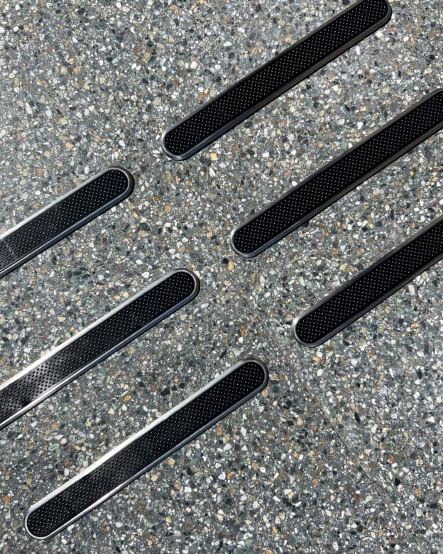 Käsijohde KÅBO - Ruostumatonta terästä - Taktiiliset opastereitit ja pysäytysmerkinnät - musta ja valkoinen