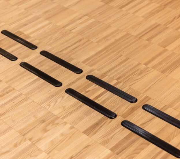 Taktiilinen opastusreitti SVARTBÄCKEN - Musta ruostumaton teräs - Taktilliset ohjaustangot ja pysäytysmerkit