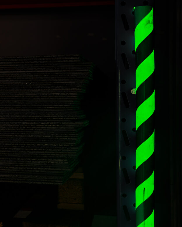 Suojalista KN-001 - Pehmeä polyuretaanivaahtomuovisuojakaista - Kulmiin, reunoihin ja putkiin