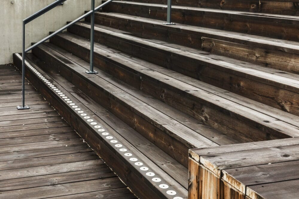 SALA BACKE kontrastimerkintä - ihanteellinen ulkoympäristöön.