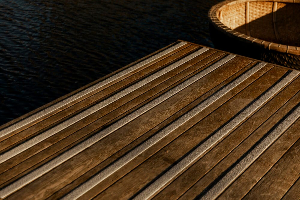 Liukastumista estävät lasikuitulistat